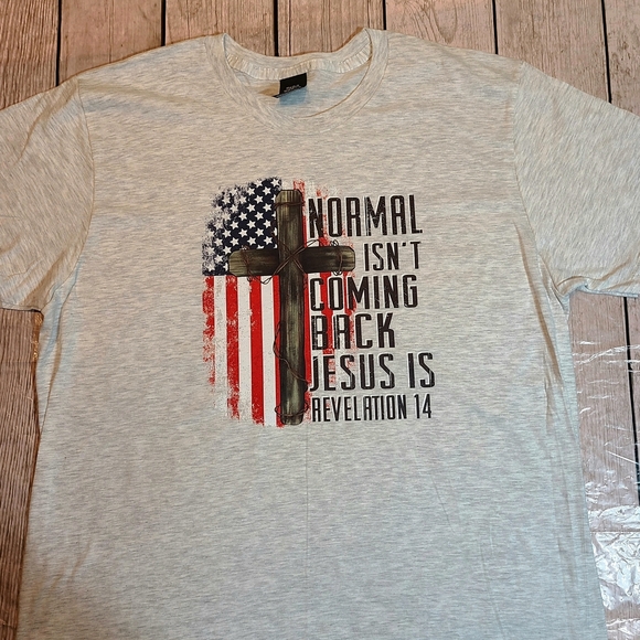 Gray Graphic Tee with Cross and Flag Design - Picture 4 of 16